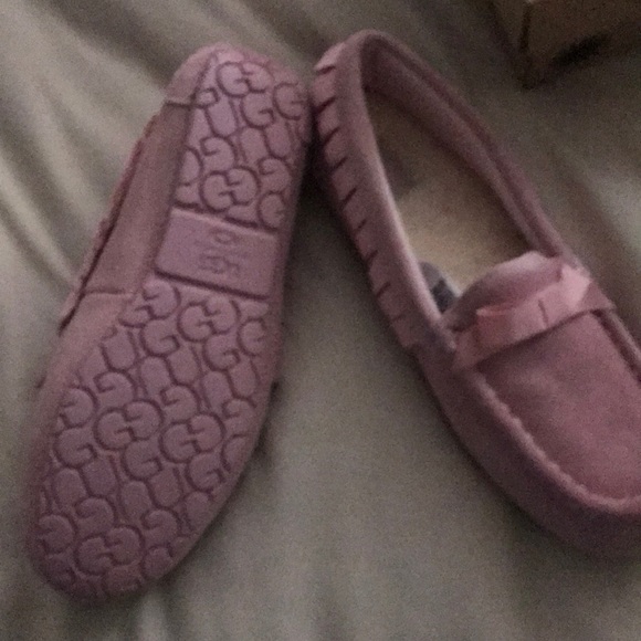 Ugg Slippers-New - Picture 5 of 6